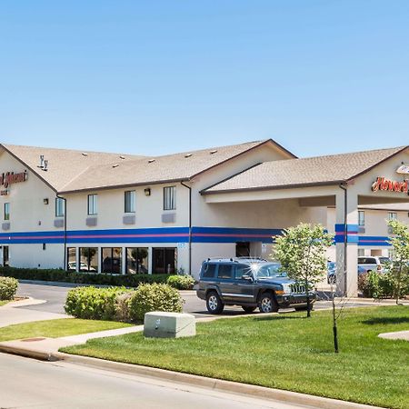 Howard Johnson By Wyndham Wichita Airport Ngoại thất bức ảnh