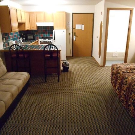 Howard Johnson By Wyndham Wichita Airport Ngoại thất bức ảnh