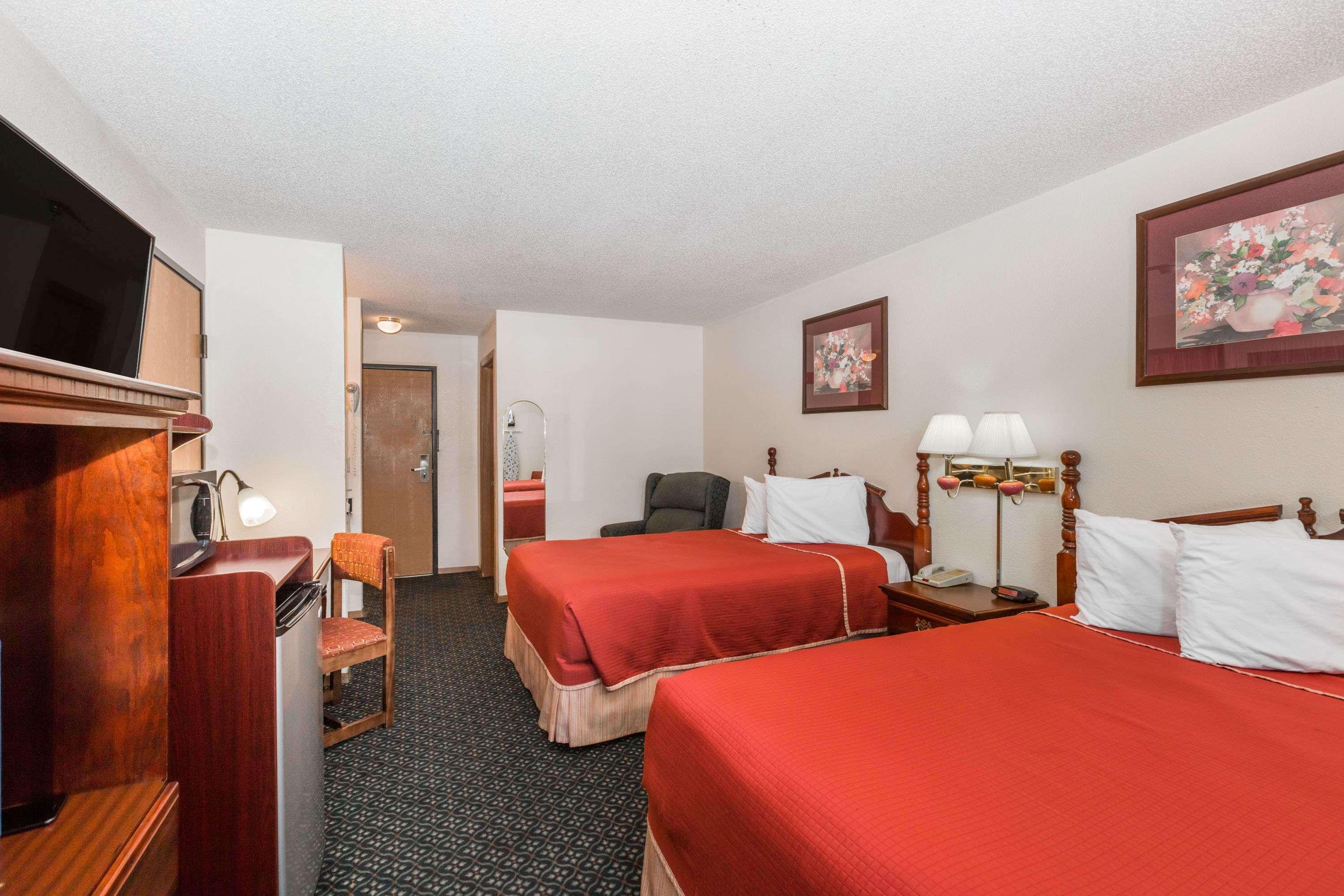 Howard Johnson By Wyndham Wichita Airport Ngoại thất bức ảnh