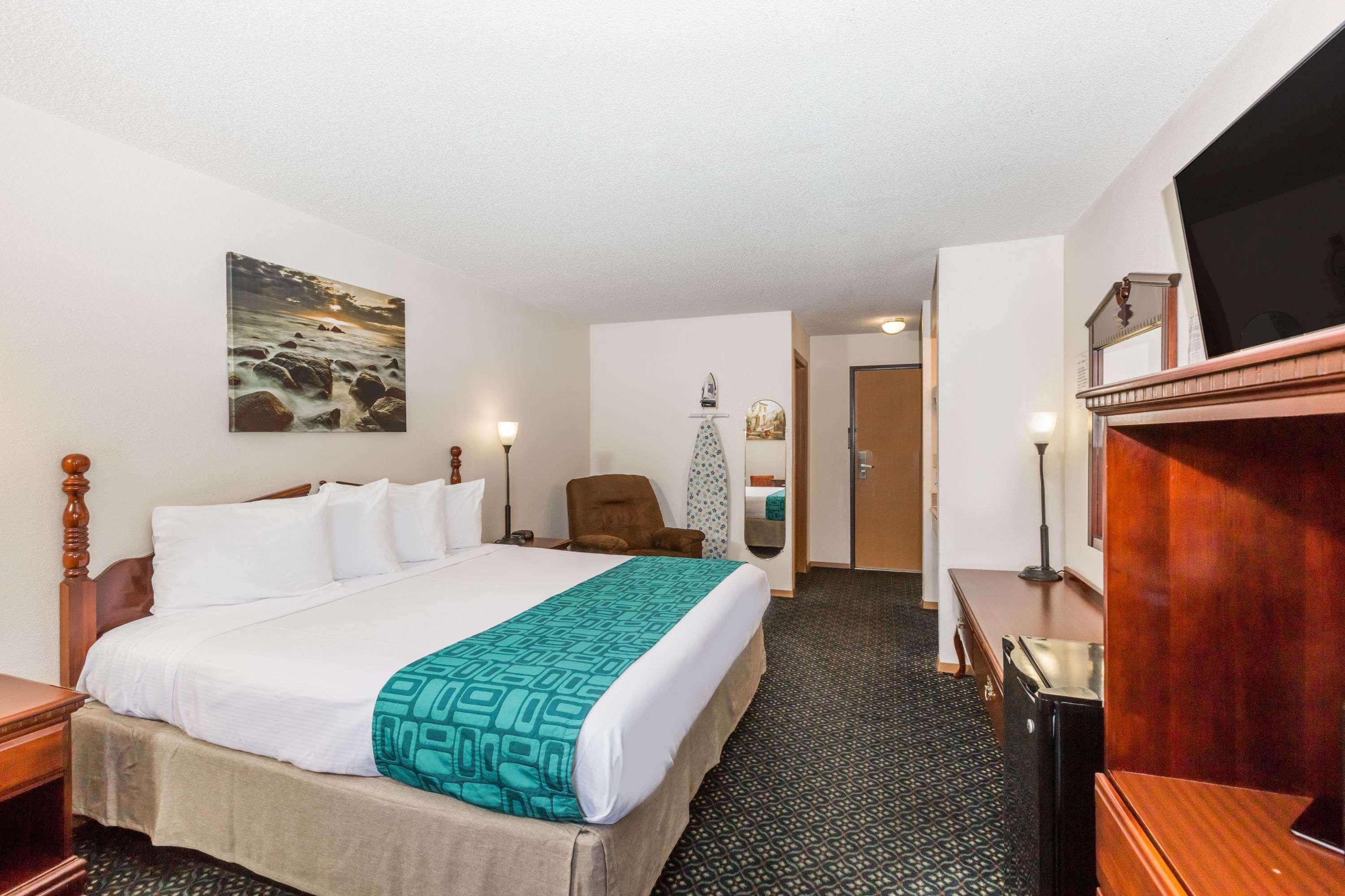 Howard Johnson By Wyndham Wichita Airport Ngoại thất bức ảnh