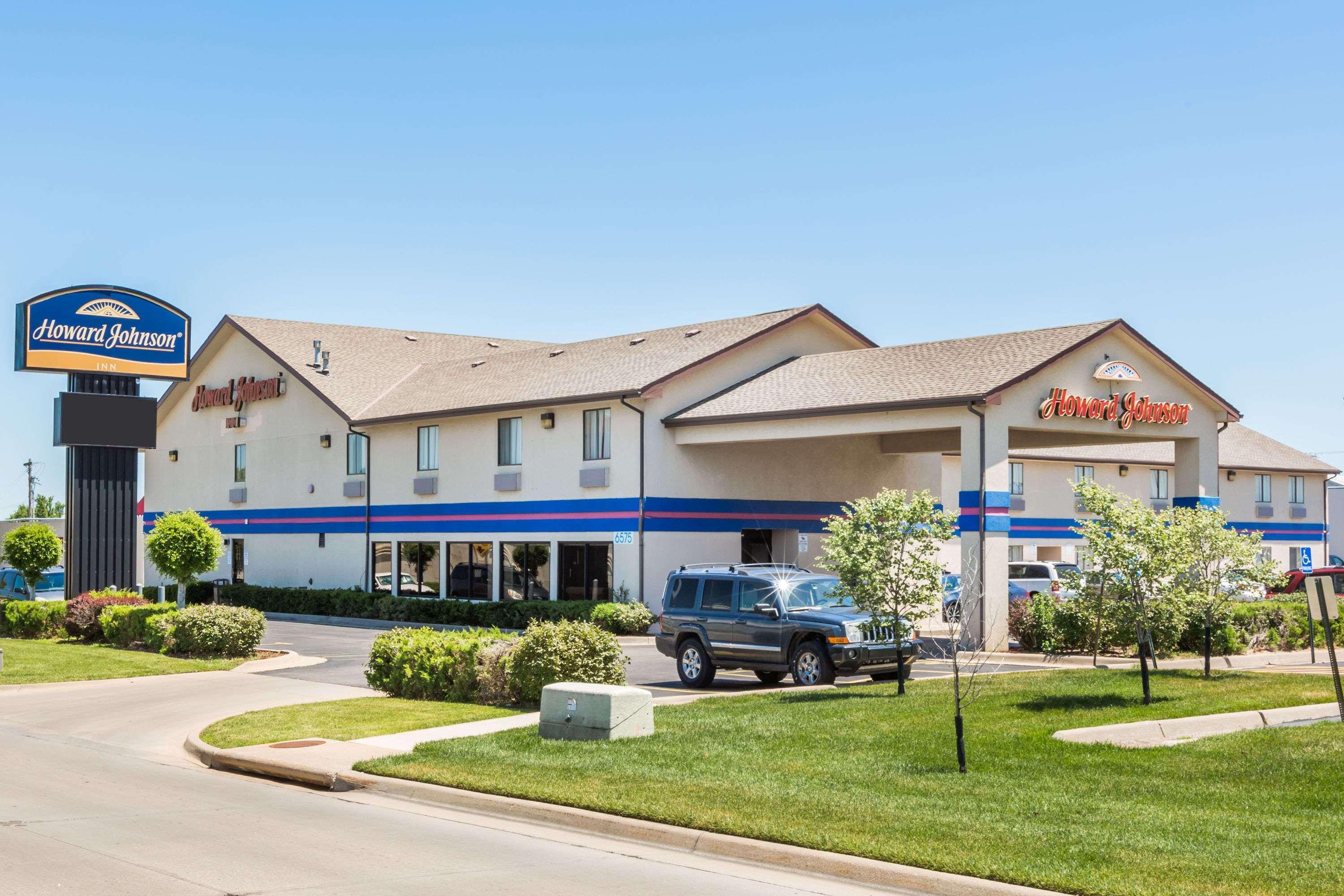 Howard Johnson By Wyndham Wichita Airport Ngoại thất bức ảnh