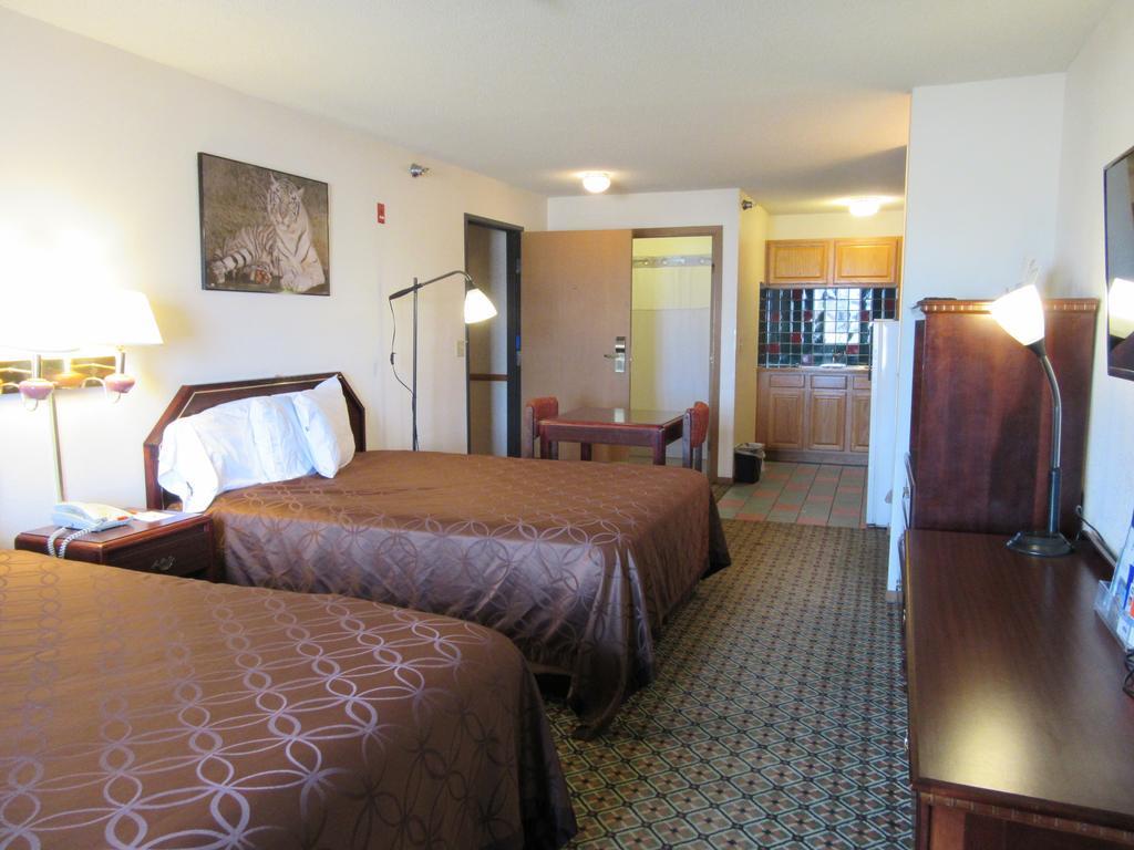 Howard Johnson By Wyndham Wichita Airport Ngoại thất bức ảnh