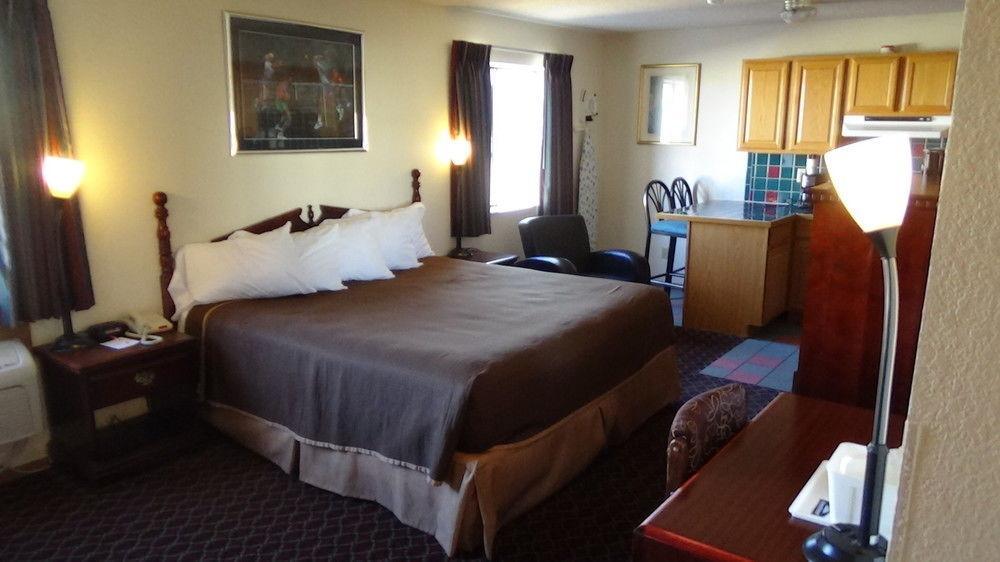 Howard Johnson By Wyndham Wichita Airport Ngoại thất bức ảnh