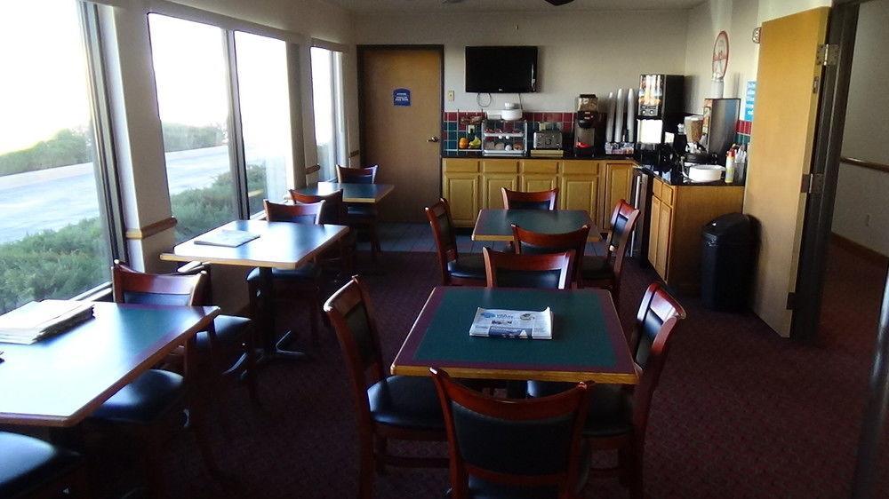 Howard Johnson By Wyndham Wichita Airport Ngoại thất bức ảnh