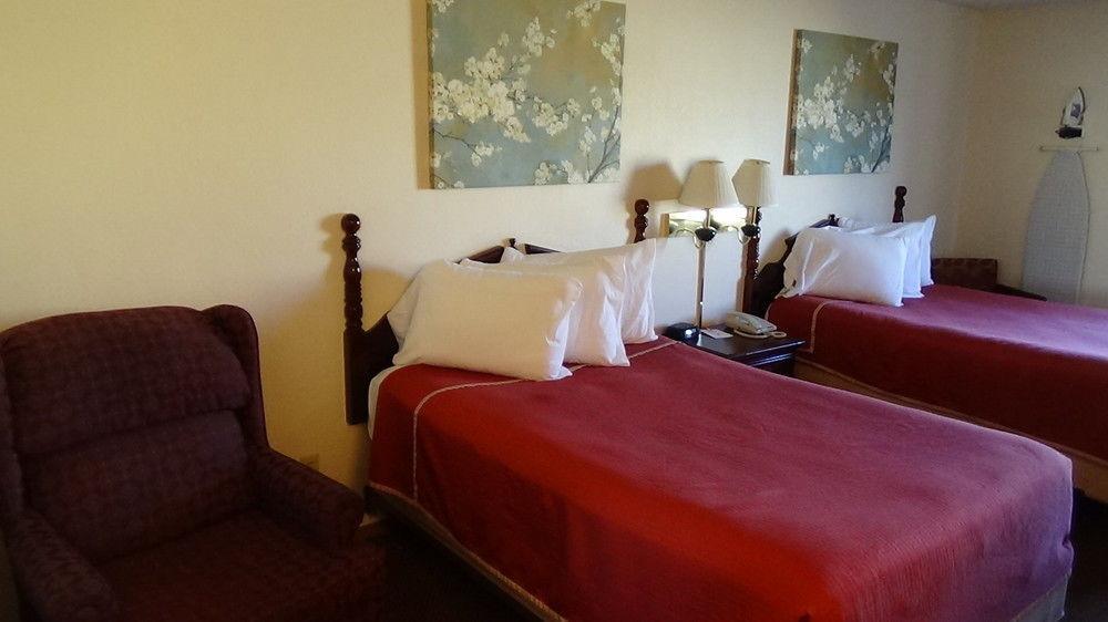 Howard Johnson By Wyndham Wichita Airport Ngoại thất bức ảnh