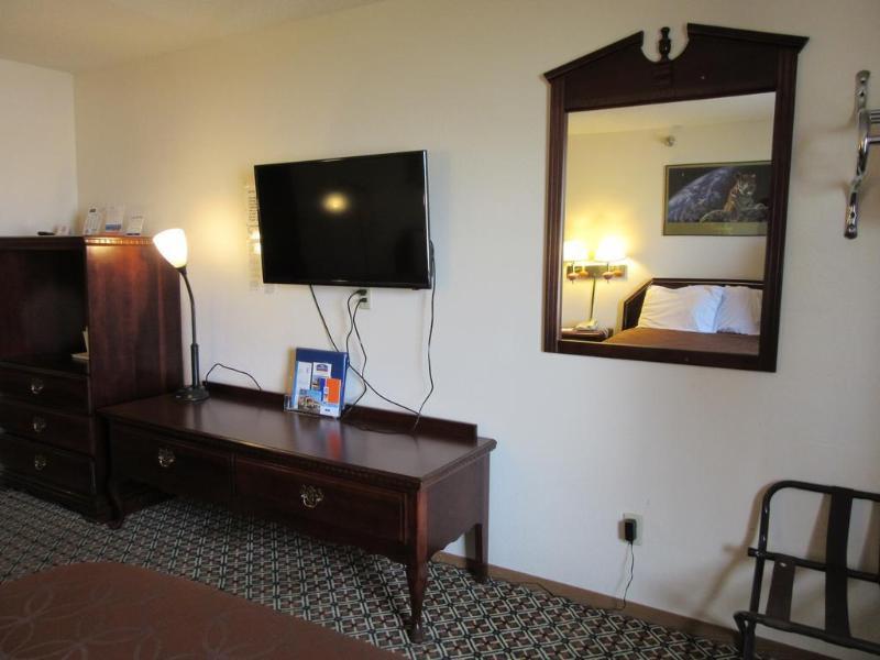 Howard Johnson By Wyndham Wichita Airport Ngoại thất bức ảnh