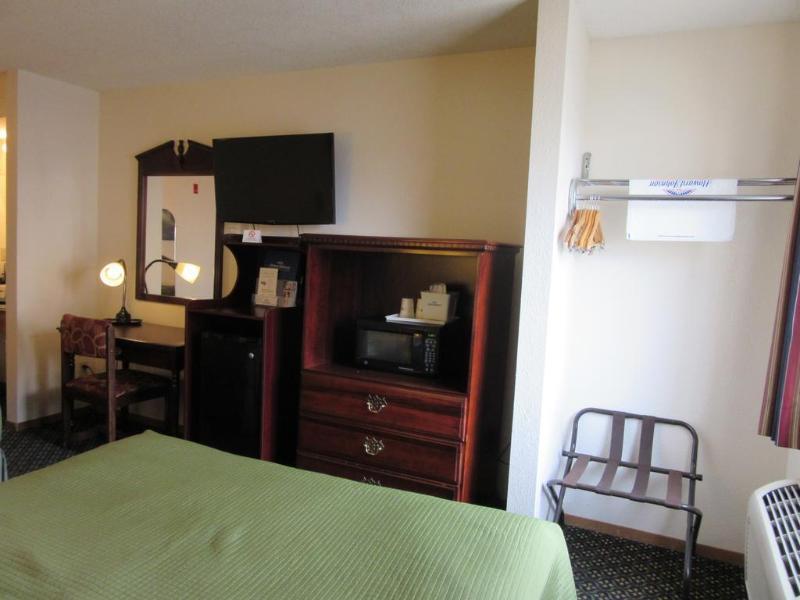 Howard Johnson By Wyndham Wichita Airport Ngoại thất bức ảnh