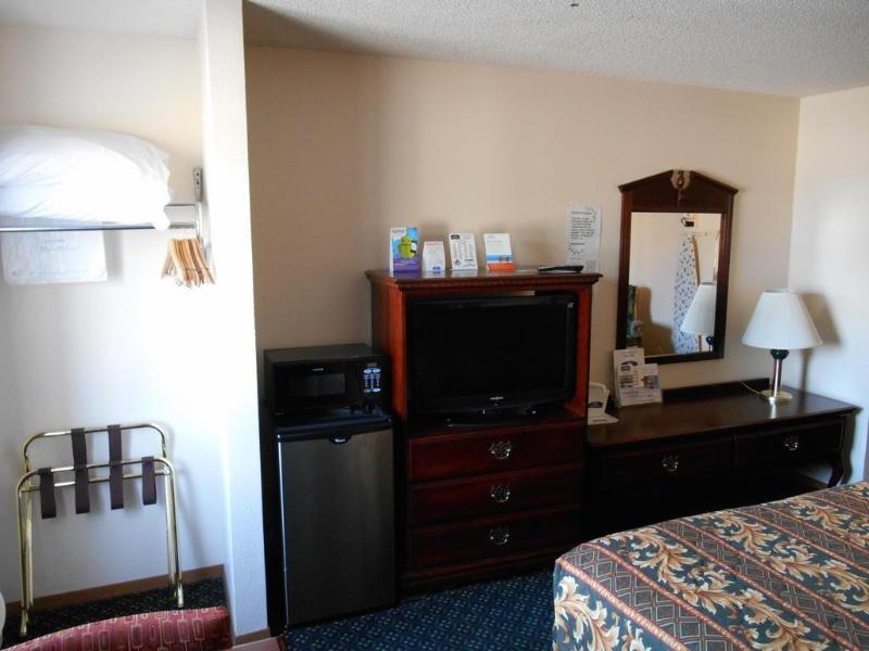Howard Johnson By Wyndham Wichita Airport Ngoại thất bức ảnh