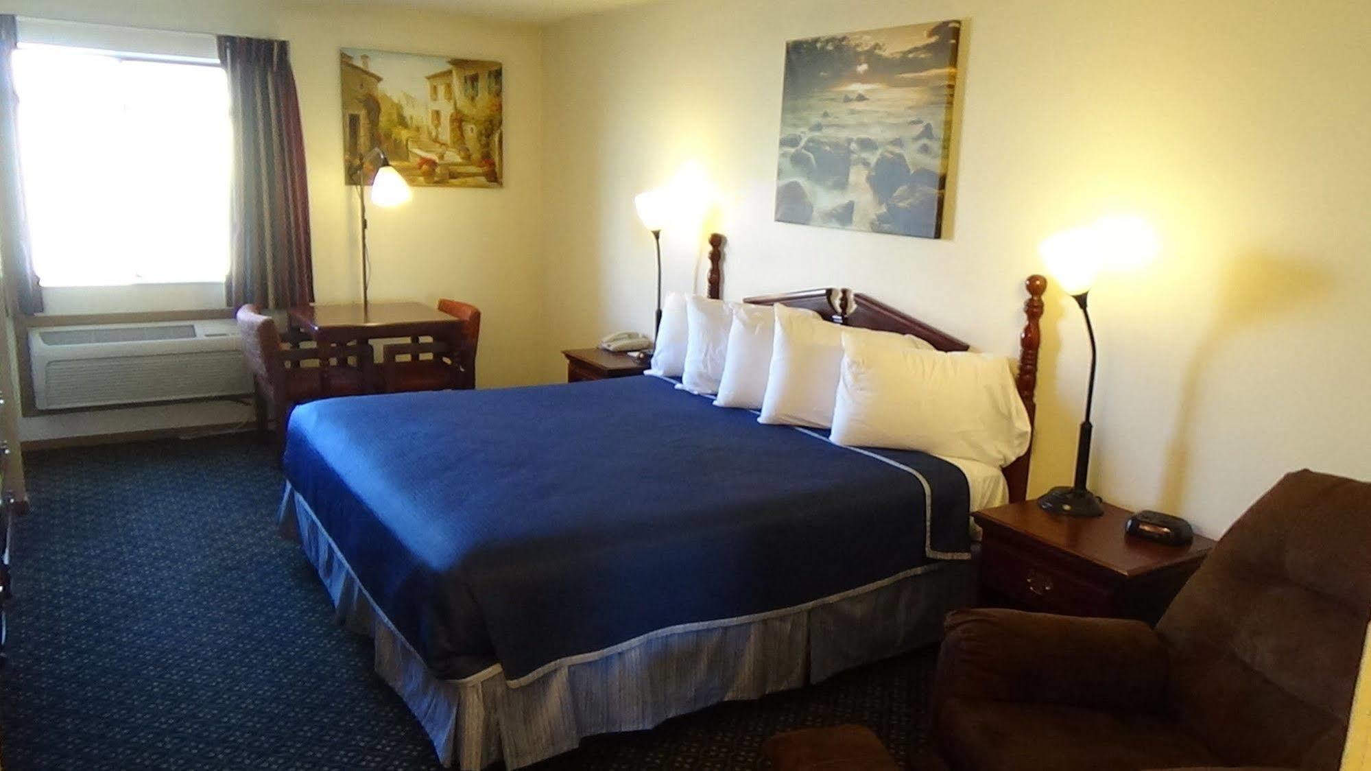 Howard Johnson By Wyndham Wichita Airport Ngoại thất bức ảnh